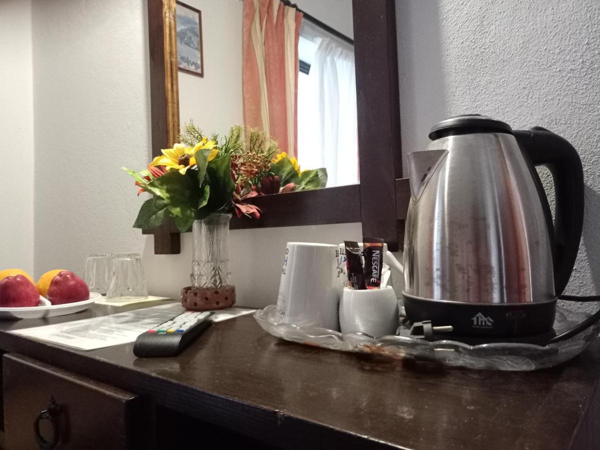 Hotel Elvira 2*